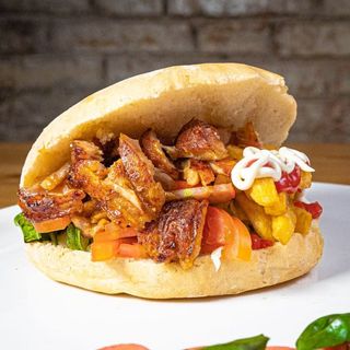 Panino kebab con pane arabo