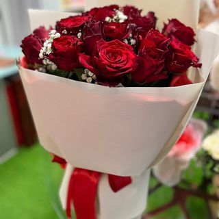 Bukiet 29 róż (50 SM) z dodatkami 