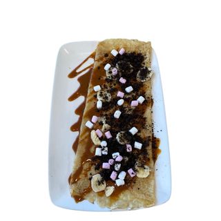 Crepe 13: caramelo, bolas de chocolate, nubes y fruta de temporada