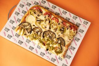 Pizza Veggie (2 Personnes) + votre boisson préférée