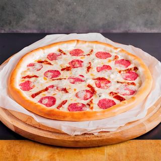 Піца З в'яленими томатами, Салямі та сирним бортиком (40см)