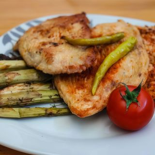 Pechuga de pollo con espárragos