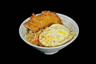 273. Ramen in brodo con cotoletta di maiale