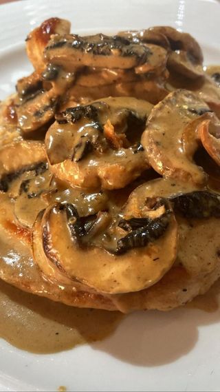 Peito de Frango com Molho de Champignons
