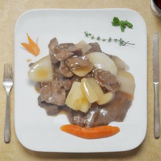 139 Vitello con cipolle