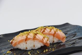 009 Nigiri salmone scottato - 2 pezzi