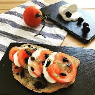 Tostas De Tomate Y Mozarella