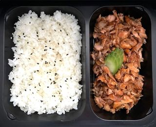 Somon copt cu teriyaki sos bento