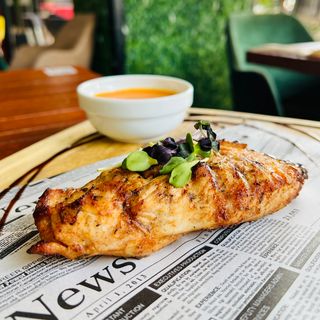 grill de pui cu  sos cheddar