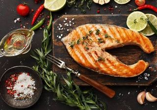 Salmão Grelhado na Brasa com Batata e Legumes