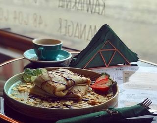 Naleśniki z kremem czekoladowym by sofa i bananem 2 szt. KIDS