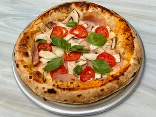 Піца Капрічоза (740g)