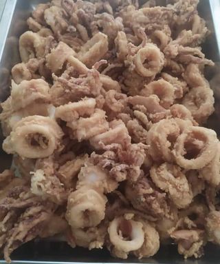 Calamares andaluza (porción)con patatas fritas 