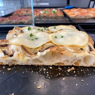 Funghi e scamorza