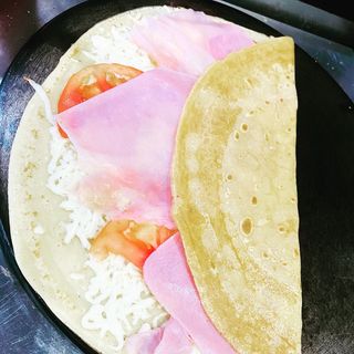 Crepe De Queso, Jamón York Y Tomate