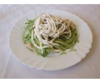 В2. Краставици с пиле и майонеза (300г)