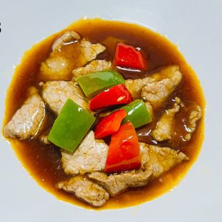 138 Vitello con cipolle pepe