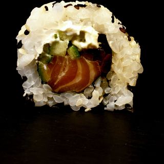 California z surowym łososiem 