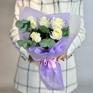 Buchet din 5 trandafiri albe