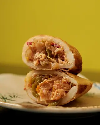 Empanada de Pollo Mechado
