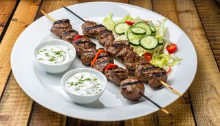 Тройка кебапчета и сос + салата Снежанка