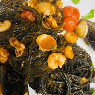 Spaghetti negro frutti di mare 