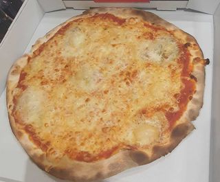 Pizza 4 Formaggi (33 cm.)
