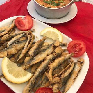Petinga frita com arroz de feijão