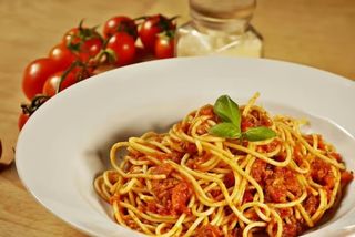 Spaghetti Bucatini alla Bolognese