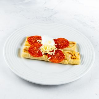 Slana palačinka kulen, sir, vrhnje