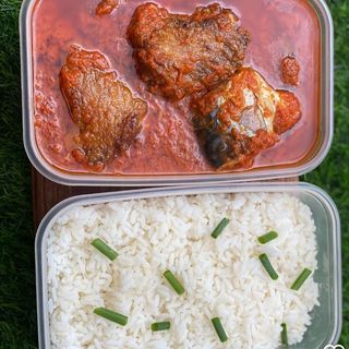 White rice, turkey stew, and plantain