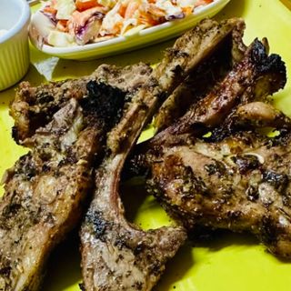 Chuletas de cordero a la brasa