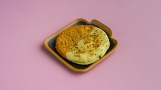 Biskvit bela čokolada / pistać