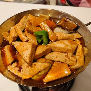 66. Cazuela De Tofu Con Salsa