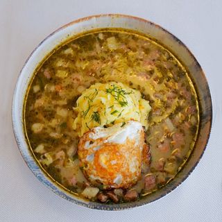 Żurek wiejski z jajkiem sadzonym