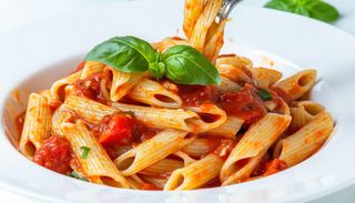 Makaron w sosie pomidorowym