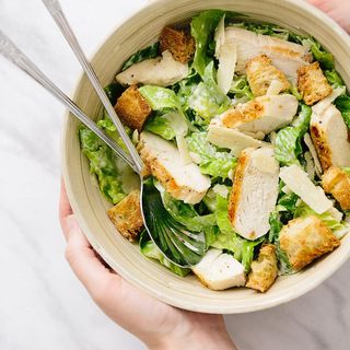 Ensalada César Con Pollo Crujiente