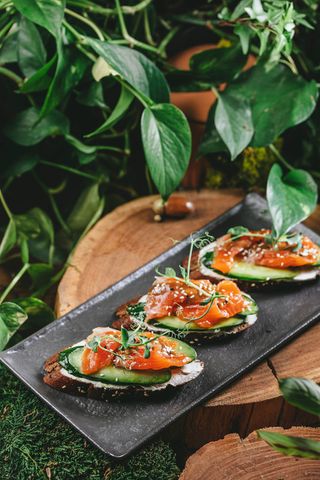 Брускетта на ржаном хлебе с форелью