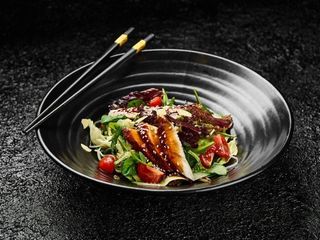 Салат з копченим  вугром (240г)