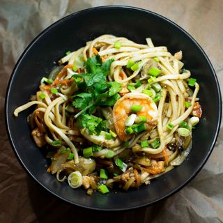 Локшина з морепродуктами (300г)