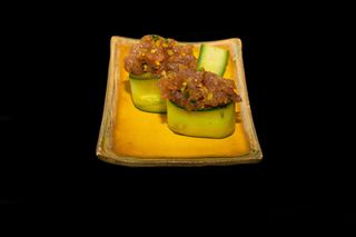 Gunkan maki tatar z tuńczyka