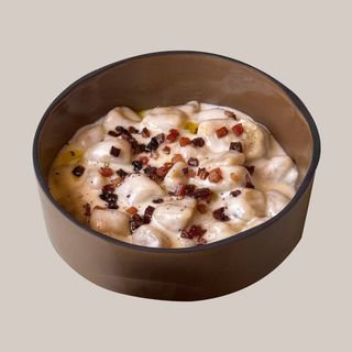 Gnocchi di pane con fonduta di taleggio e speck croccante