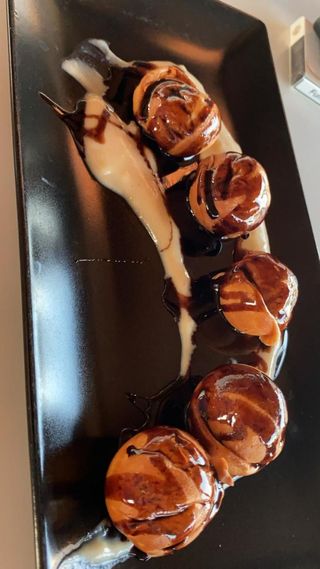 GOGOSELE STAR CU SOS DE VANILIE SI CIOCOLATA 