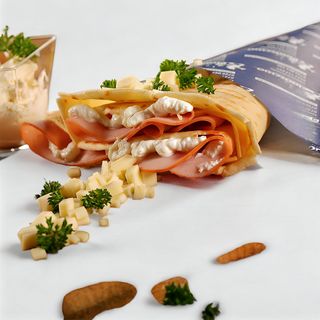 Clatite cu muschi, smantana si cascaval