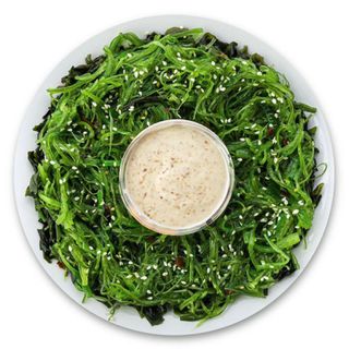 ხიაში ნიგვზის სალათი 