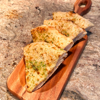 Focaccia casei cu ulei de usturoi si patrunjel