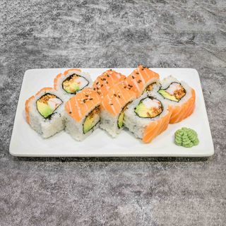 82. Uramaki De Salmón Con Aguacate Y Langostino (8 Uds.)