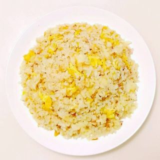 J13. Orez prăjit cu ouă 鸡蛋炒饭