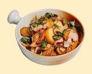 Запечена картопля з беконом та грибами (250г)