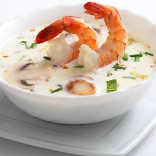 Zupa tom kha kai z krewetkami